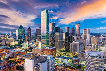 Dallas Skyline | Axis Kessler Park Apartments